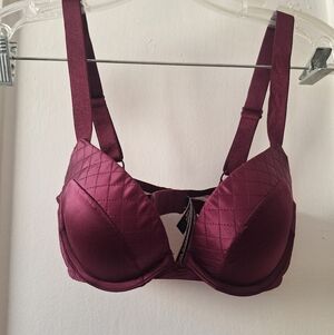 Victoria’s Secret “Very Sexy” Push-Up Bra – Burgundy (Worn Once)